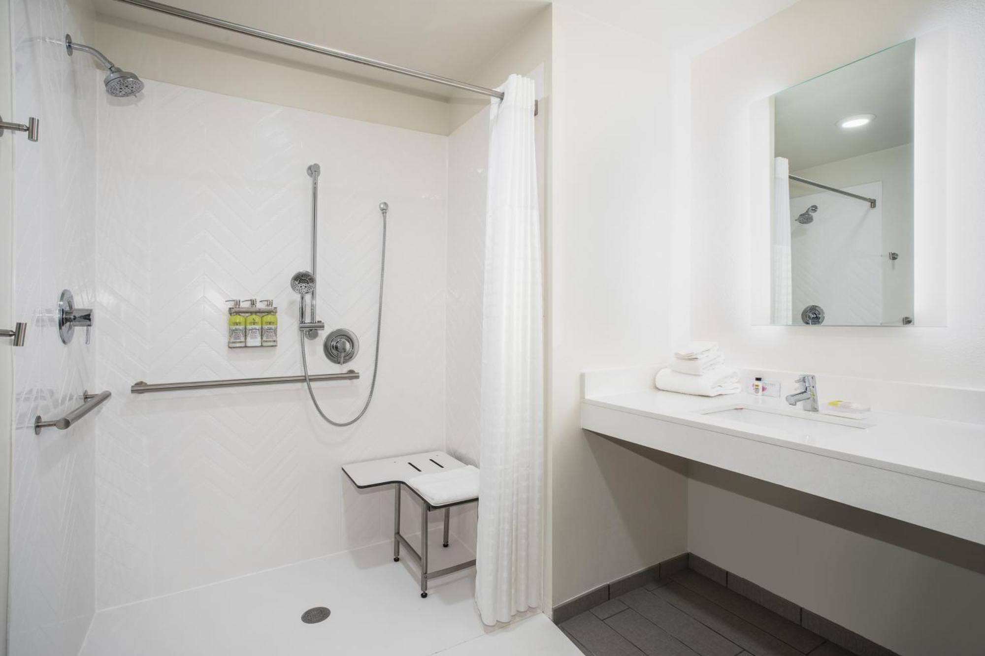 Holiday Inn Glendale - Stadium & Ent Dist By Ihg מראה חיצוני תמונה